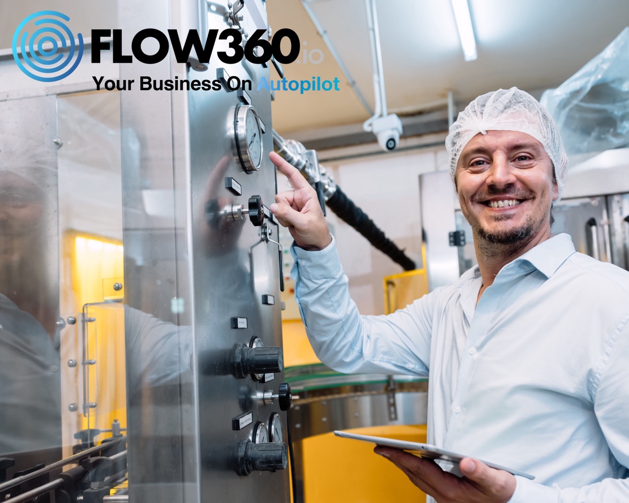 Mann steht mit Tablett vor einer Maschine